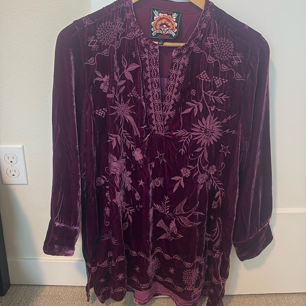 Women tops in good condition please see in photos